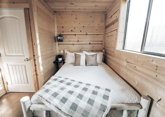 Cozy Cub Cabin, Wilderness Retreat Az Near Grand Canyon, Fire Pit Lodge